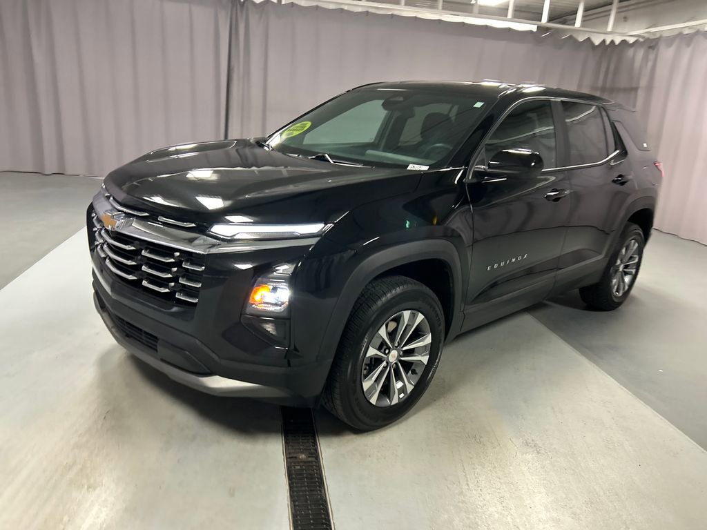 2025 Chevrolet Equinox LT photo 2