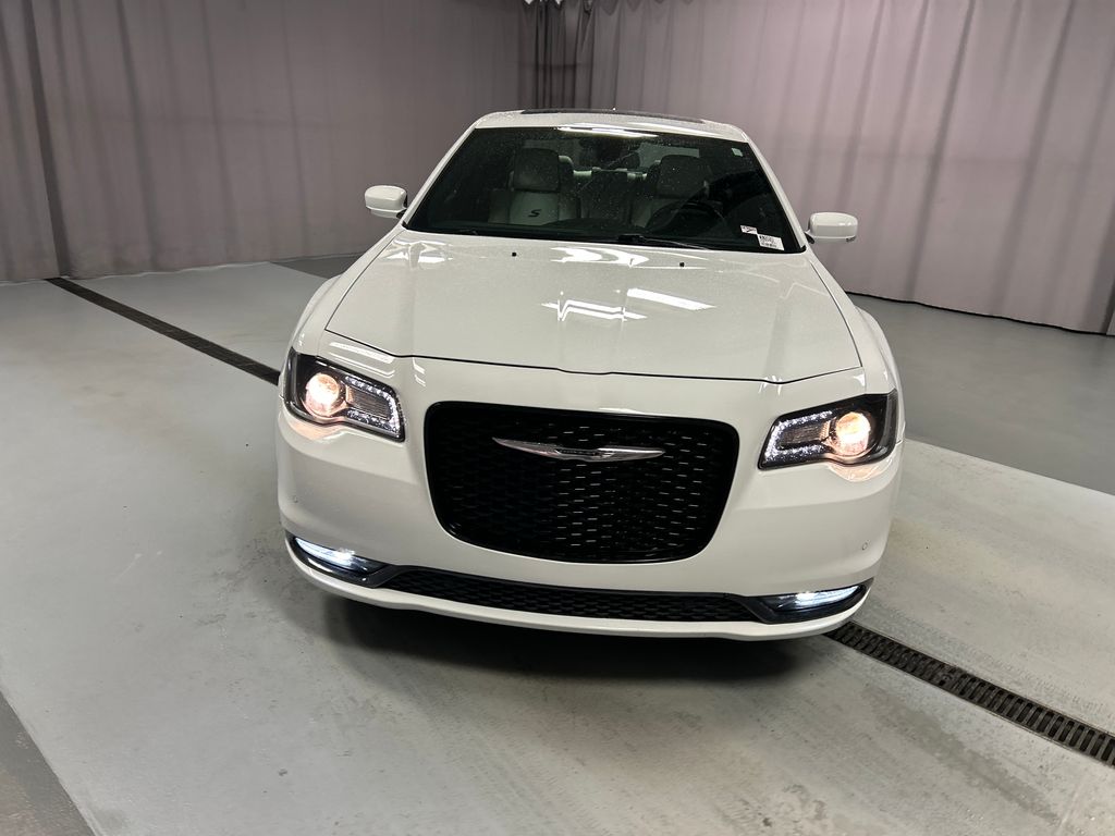 2017 Chrysler 300 S photo 2