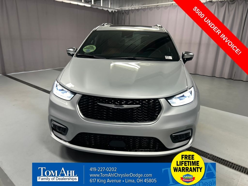 New 2026 Chrysler Pacifica PINNACLE Passenger Van