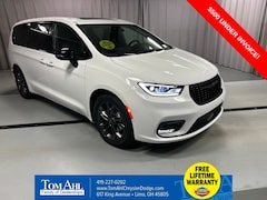 2026 Chrysler Pacifica SELECT Passenger Van