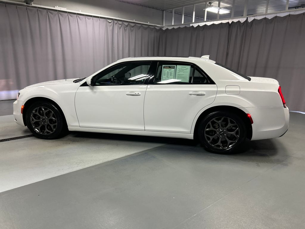 2017 Chrysler 300 S photo 4