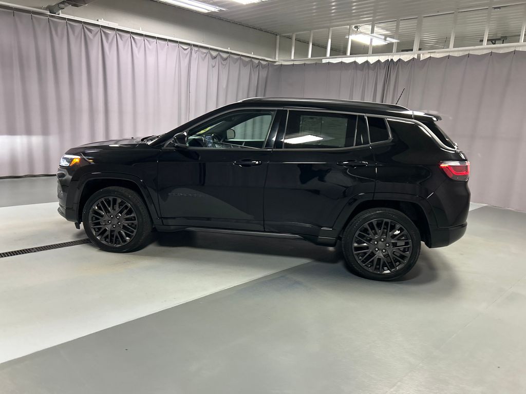 2022 Jeep Compass Limited photo 2