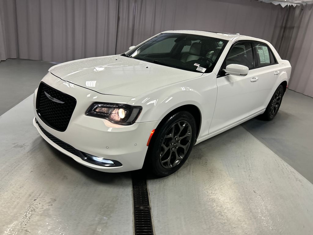 2017 Chrysler 300 S photo 3