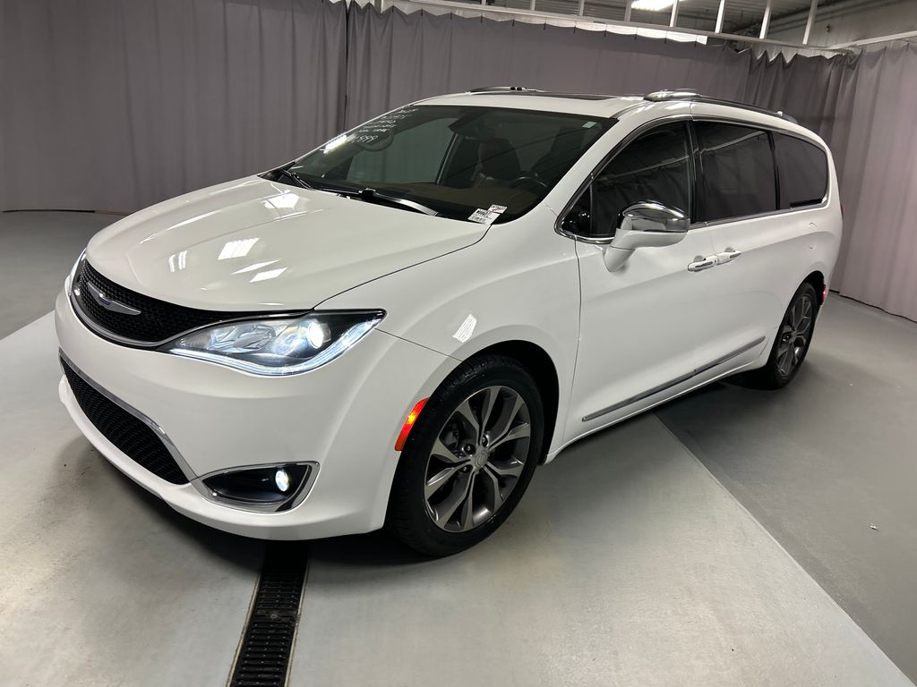 2019 Chrysler Pacifica Limited photo 3