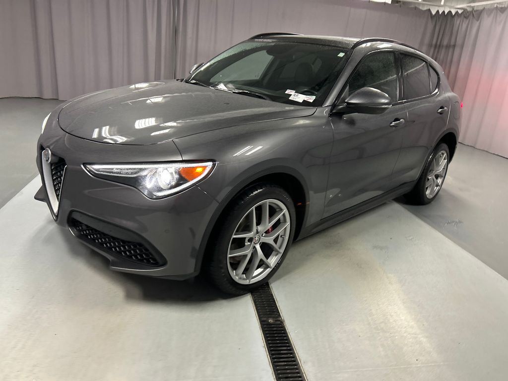 2018 Alfa Romeo Stelvio Ti photo 3