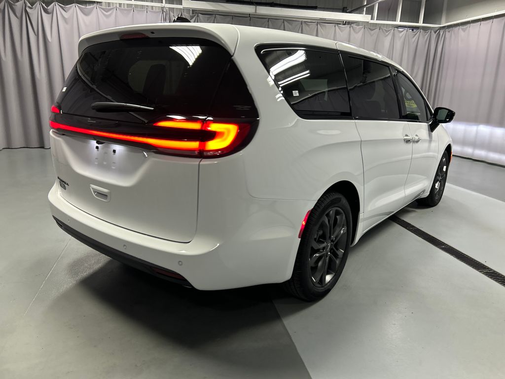 2026 Chrysler Pacifica Select - Photo 7
