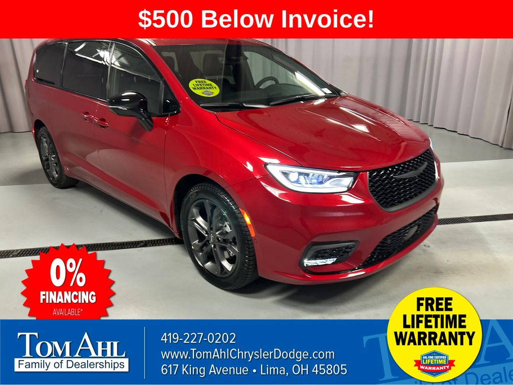 2026 Chrysler Pacifica Passenger Van 