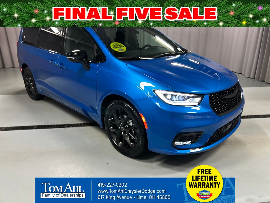 2026 Chrysler Pacifica Select's photo