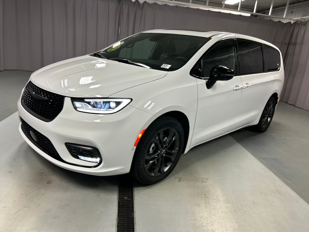 New 2026 Chrysler Pacifica SELECT Passenger Van