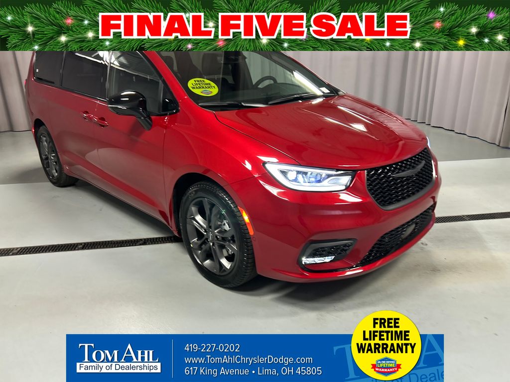 2026 Chrysler Pacifica Select's photo