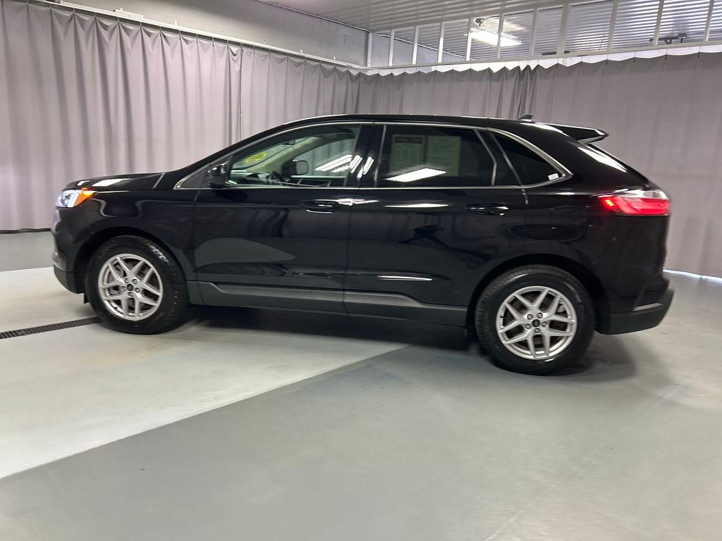2024 Ford Edge Titanium photo 4