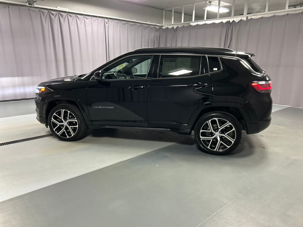 2024 Jeep Compass Limited photo 3