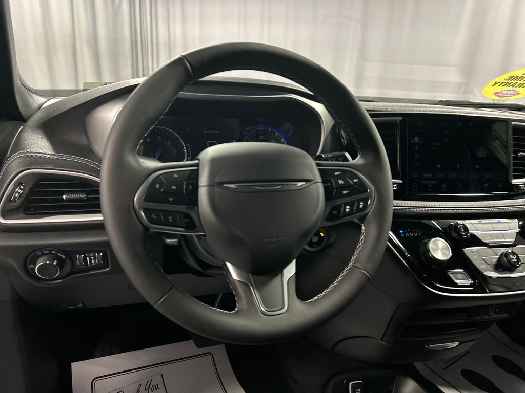2027 Chrysler Pacifica Select - Photo 13