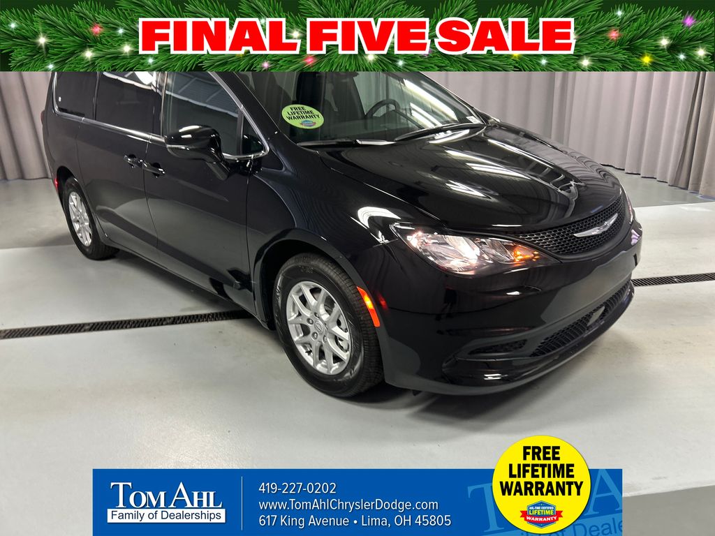 2026 Chrysler Voyager LX's photo