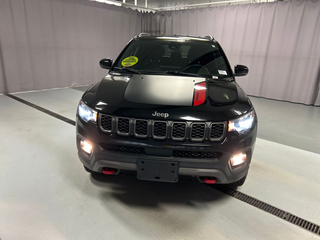 2024 Jeep Compass Trailhawk photo 2