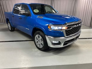 2025 Ram 1500 BIG HORN CREW CAB 4X4 5'7 BOX Pickup C22205