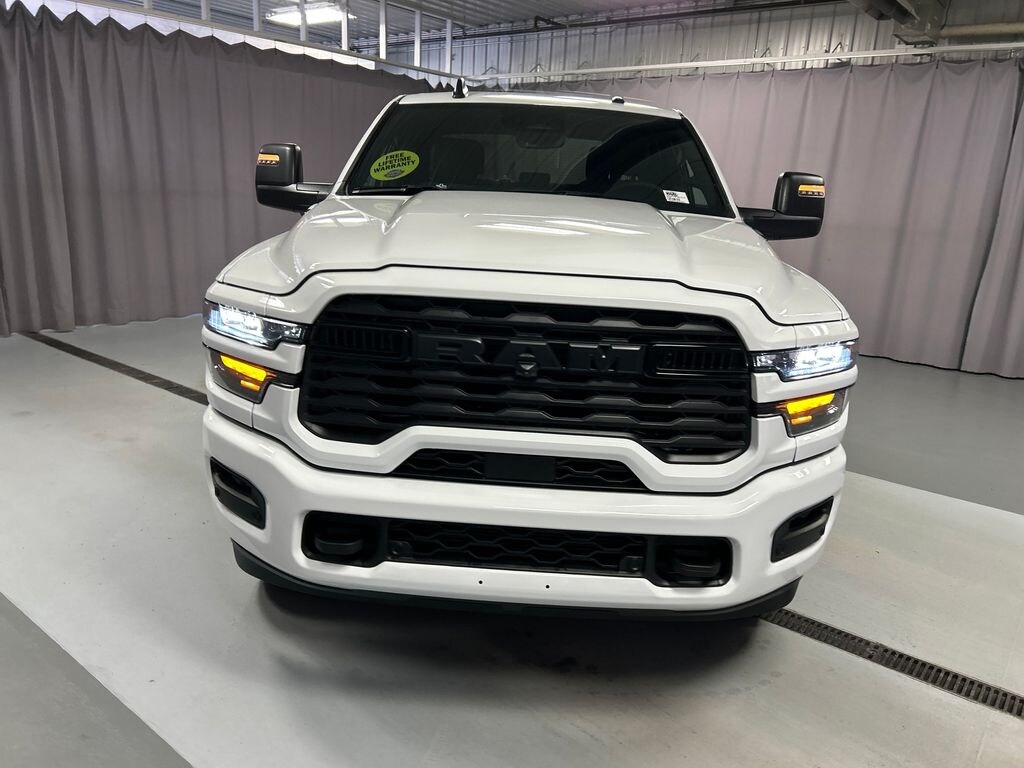 New 2025 Ram 2500 BIG HORN CREW CAB 4X4 8' BOX Pickup