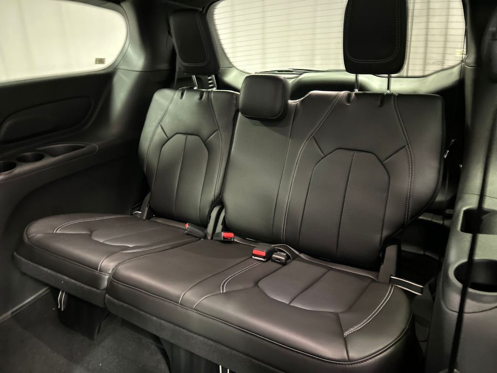 2026 Chrysler Pacifica Select - Photo 23