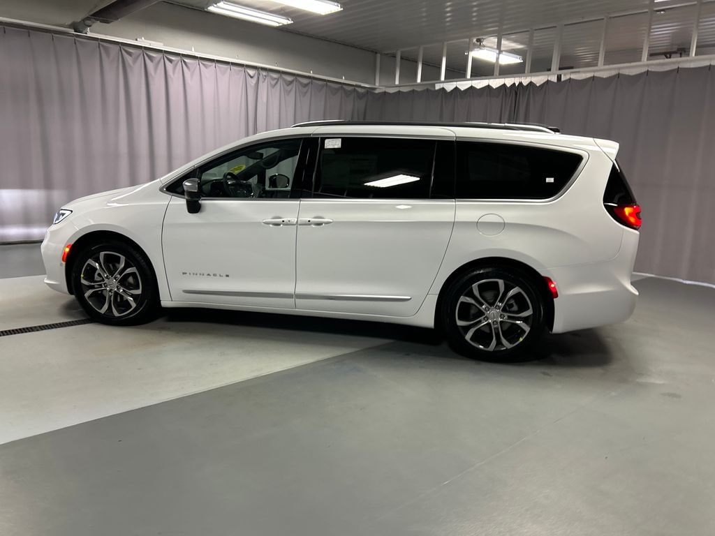 New 2026 Chrysler Pacifica PINNACLE Passenger Van