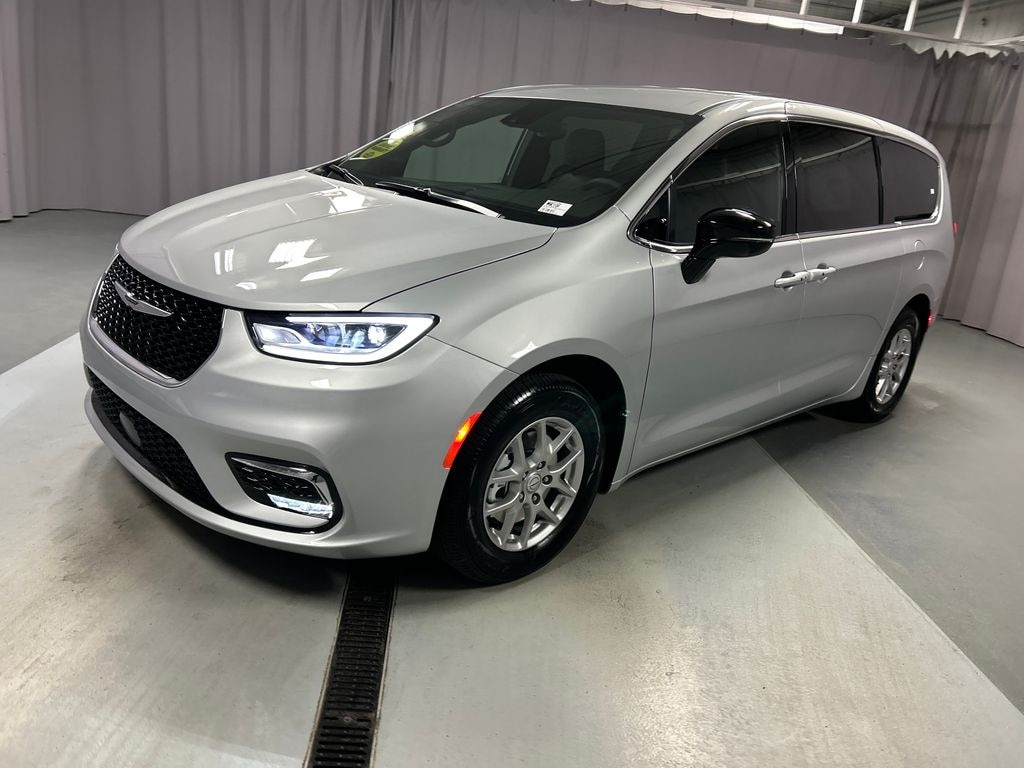 New 2026 Chrysler Pacifica SELECT Passenger Van