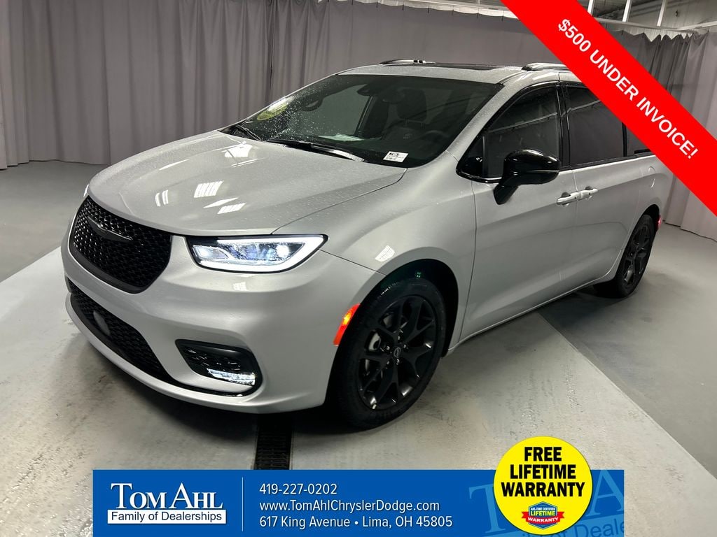 New 2026 Chrysler Pacifica LIMITED Passenger Van