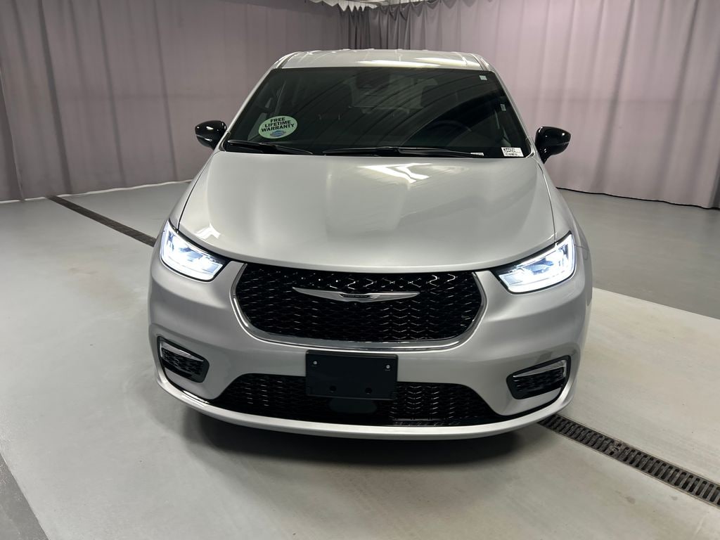 Used 2026 Chrysler Pacifica Select Van Passenger Van