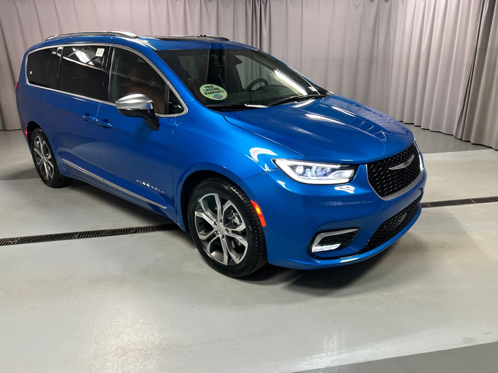2026 Chrysler Pacifica Pinnacle's photo
