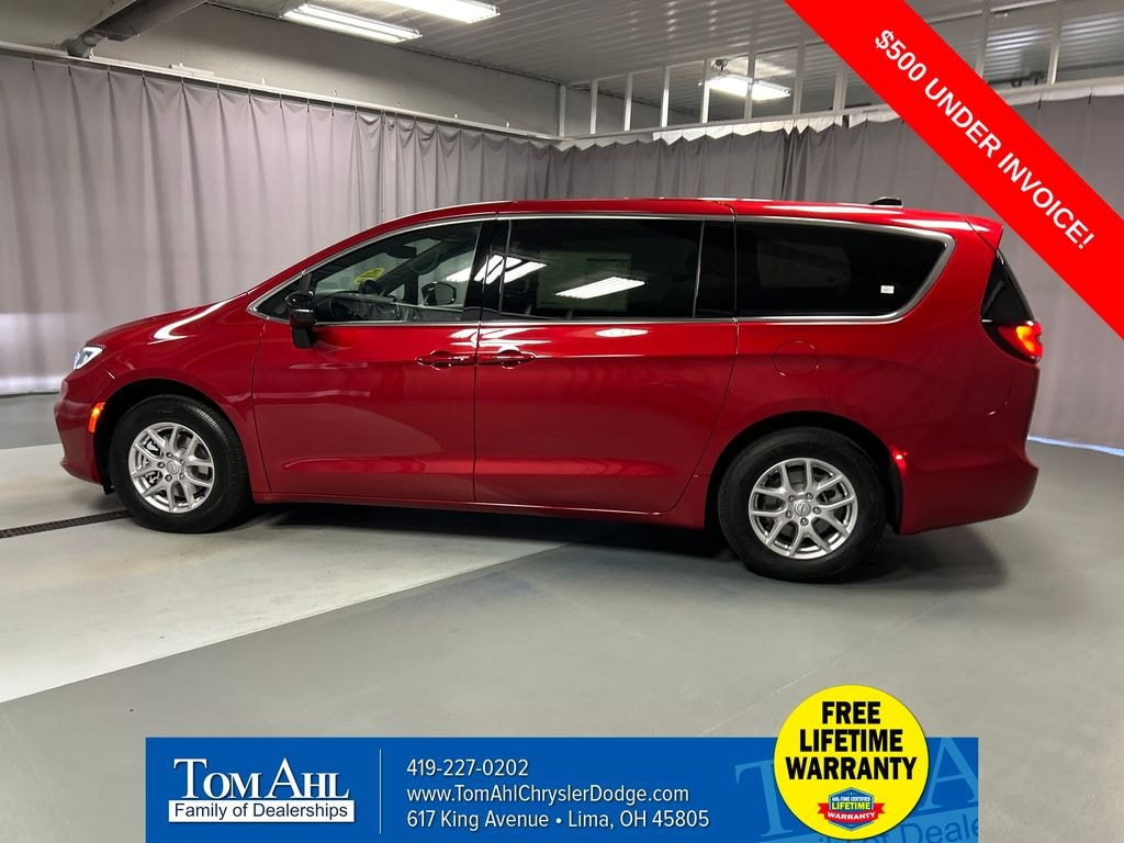 New 2026 Chrysler Pacifica SELECT Passenger Van