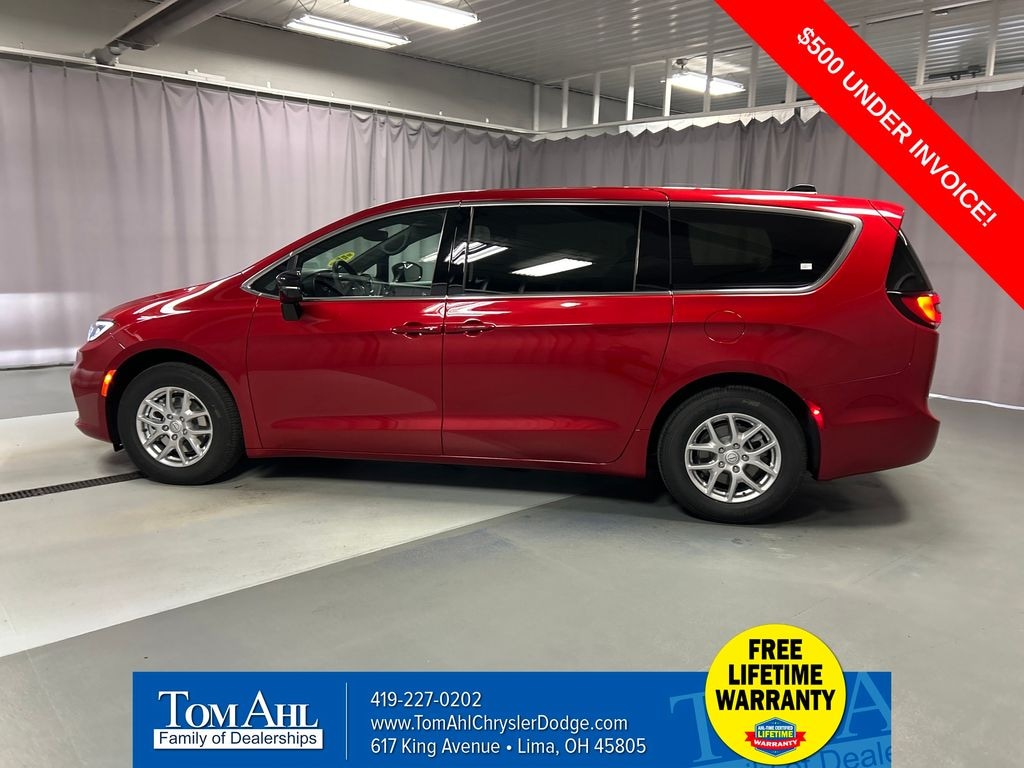 New 2026 Chrysler Pacifica SELECT Passenger Van