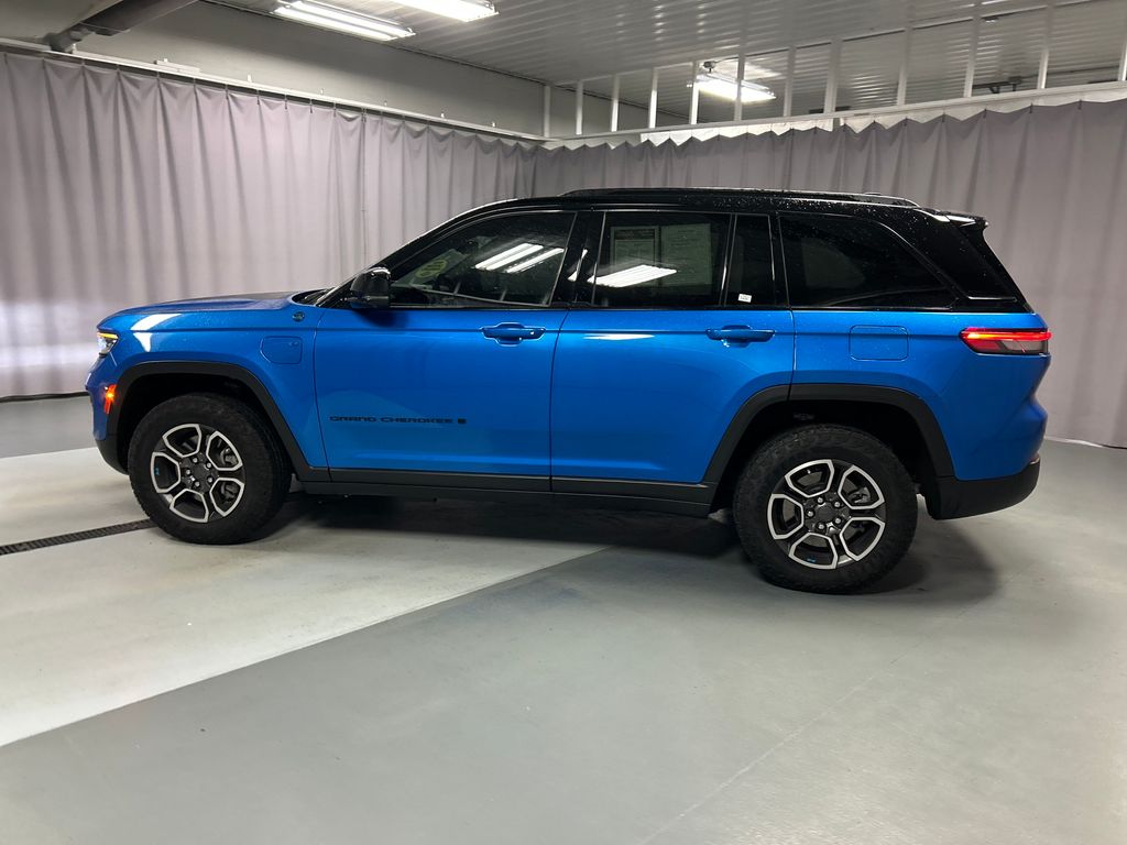 2022 Jeep Grand Cherokee 4xe Trailhawk photo 4