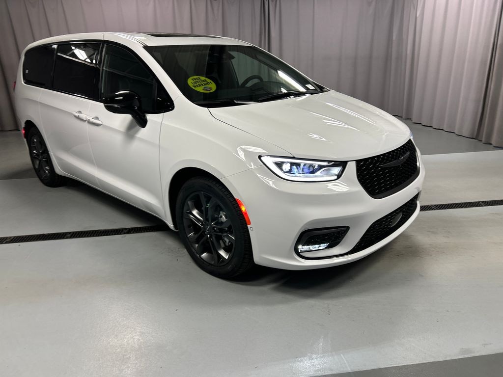 New 2026 Chrysler Pacifica SELECT Passenger Van