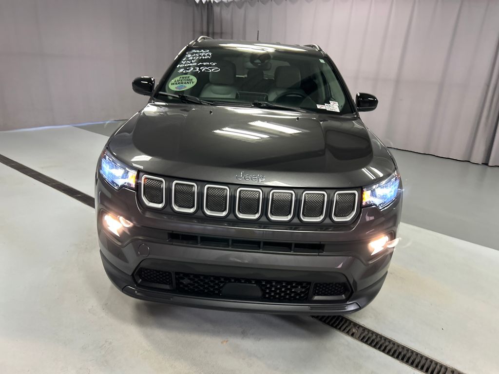 2022 Jeep Compass Latitude photo 2