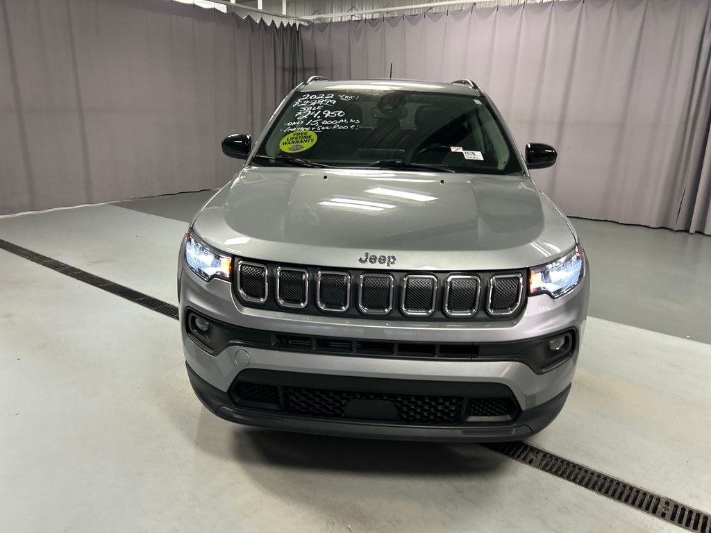 Used 2022 Jeep Compass Latitude Lux with VIN 3C4NJDFB5NT180735 for sale in Lima, OH