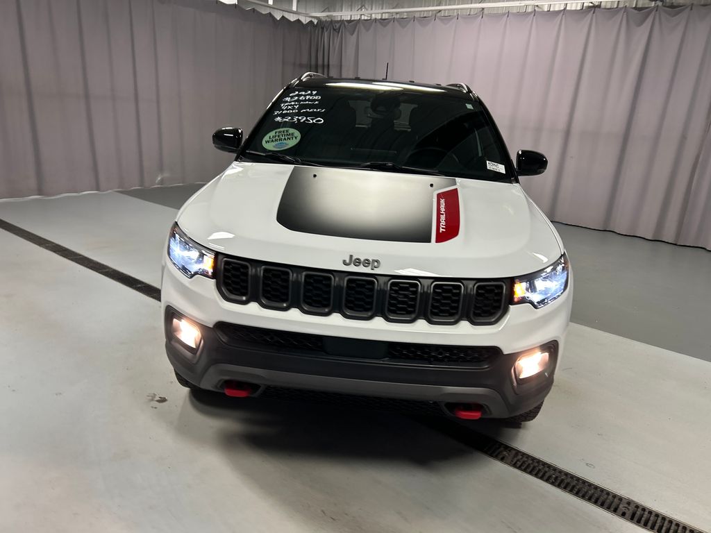 2024 Jeep Compass Trailhawk photo 2