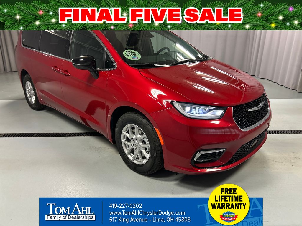 2026 Chrysler Pacifica Select's photo