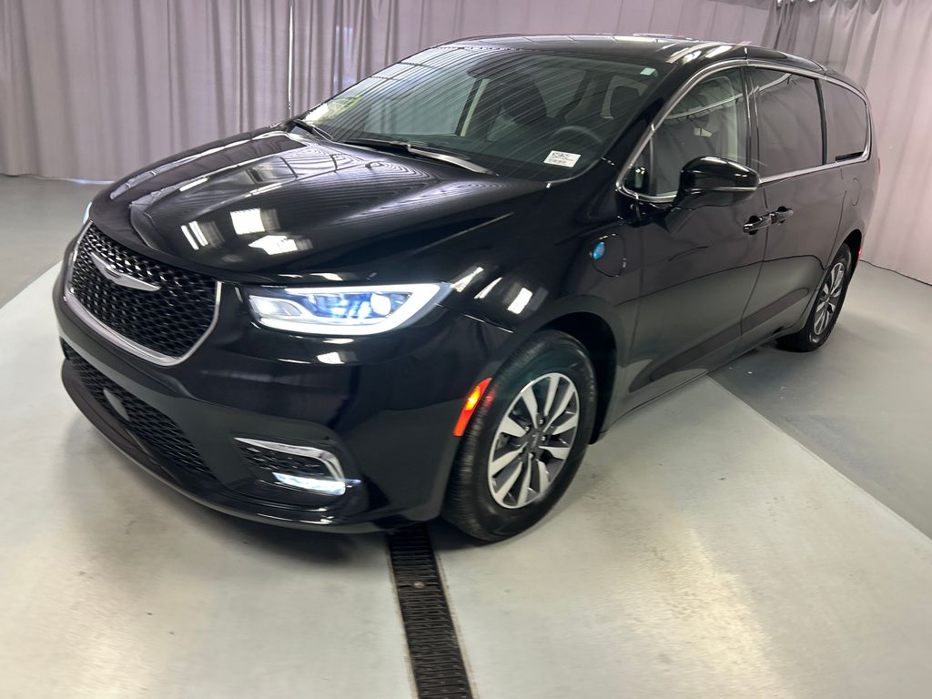 2024 Chrysler Pacifica Hybrid photo 3