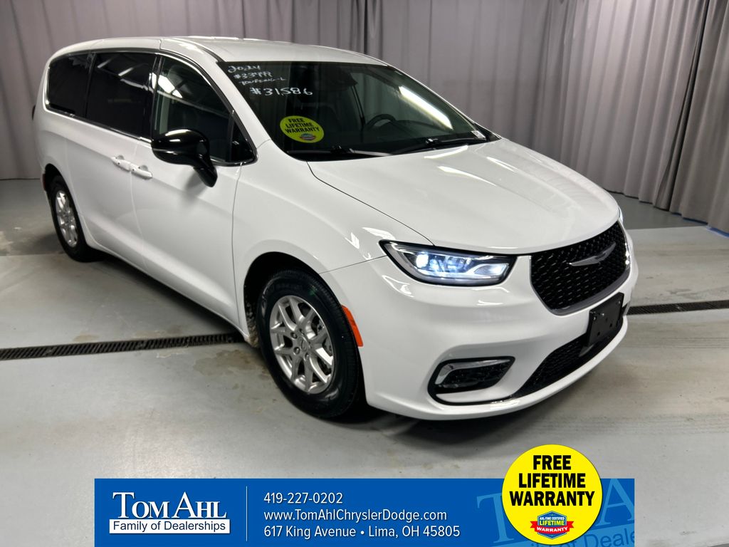 2024 Chrysler Pacifica Van Passenger Van 