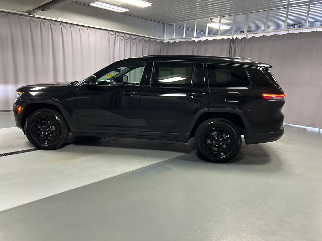 2025 Jeep Grand Cherokee Altitude photo 4
