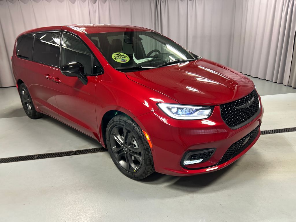 2026 Chrysler Pacifica Select's photo