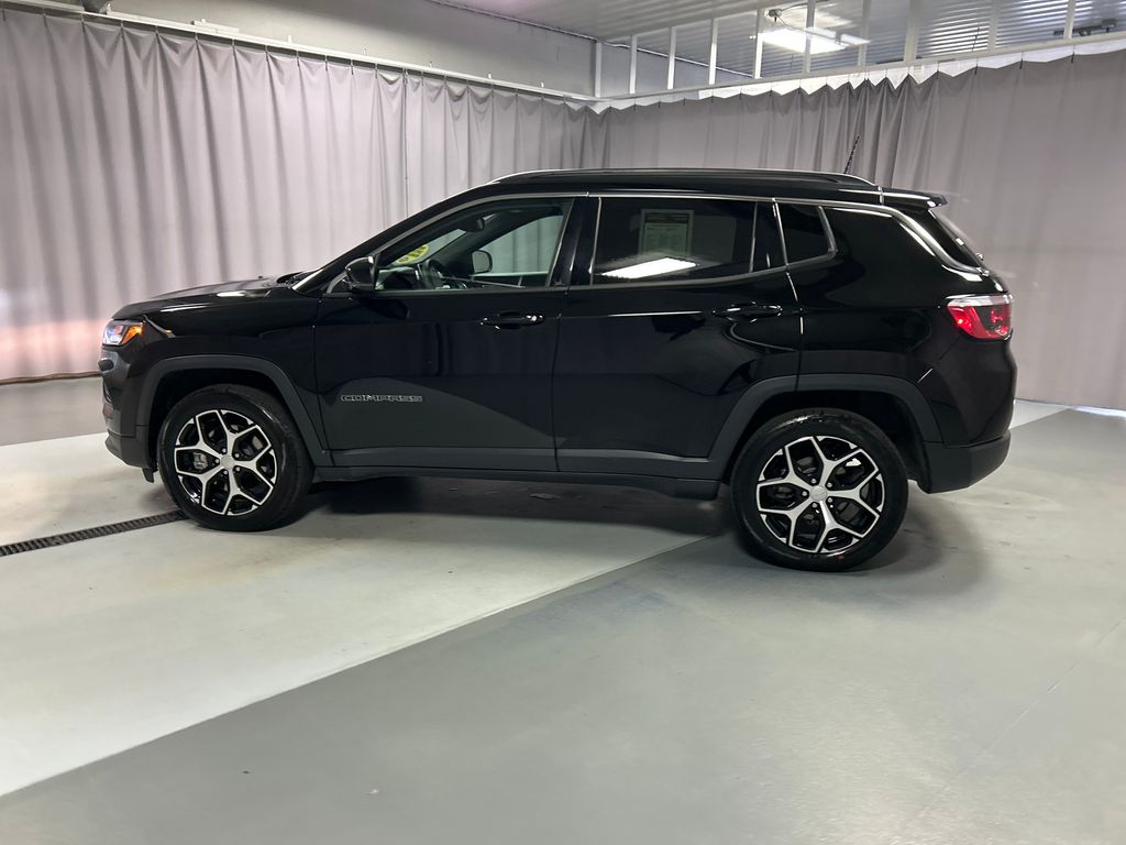 2024 Jeep Compass Limited photo 3