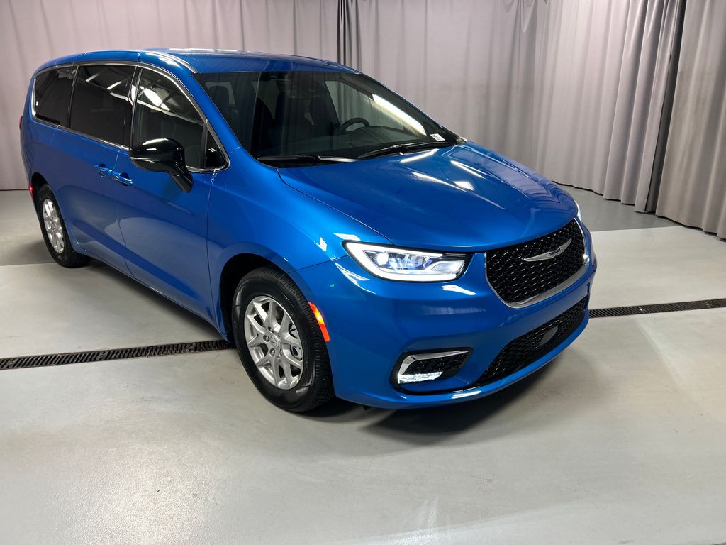2026 Chrysler Pacifica Passenger Van 