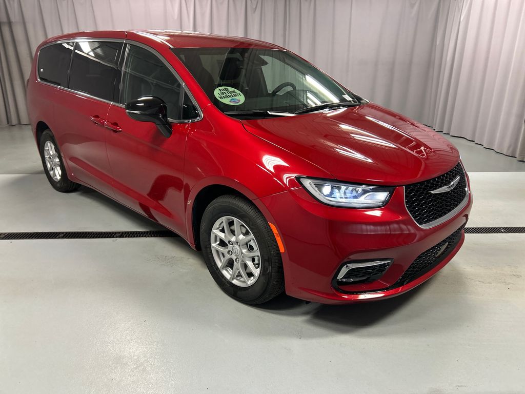 2026 Chrysler Pacifica Select's photo