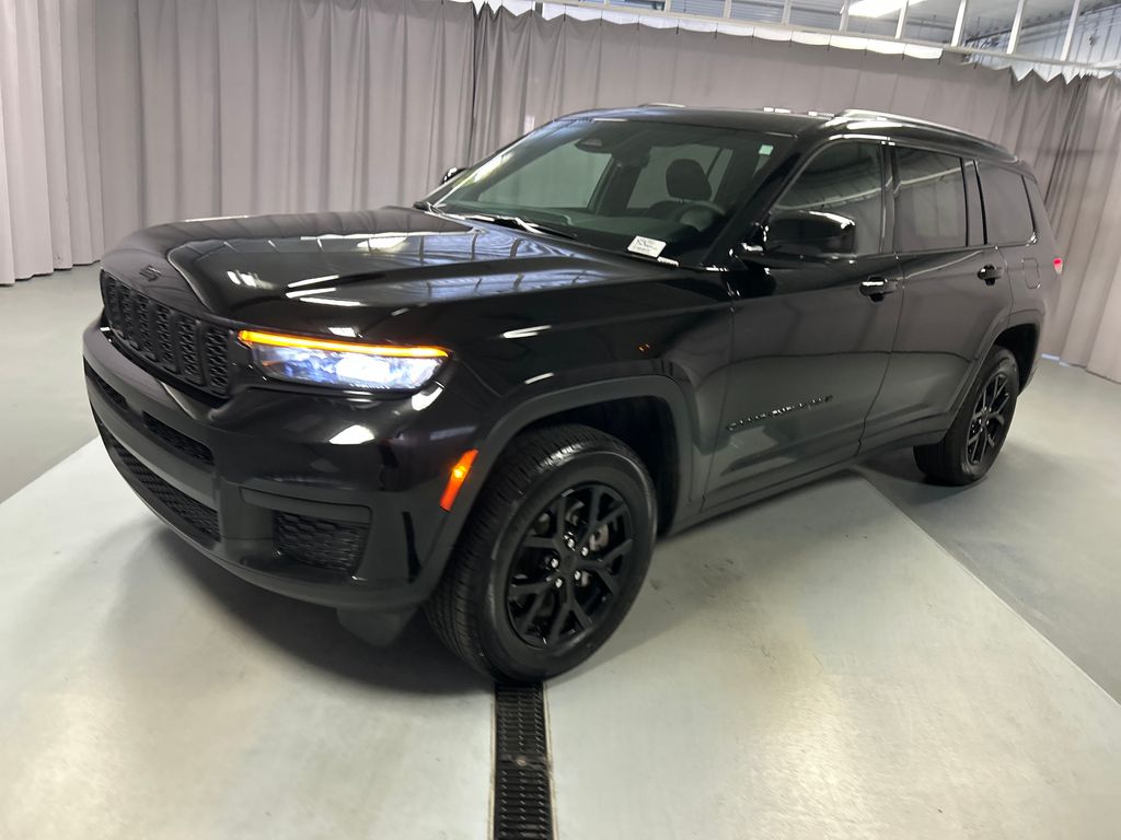 2025 Jeep Grand Cherokee Altitude photo 3