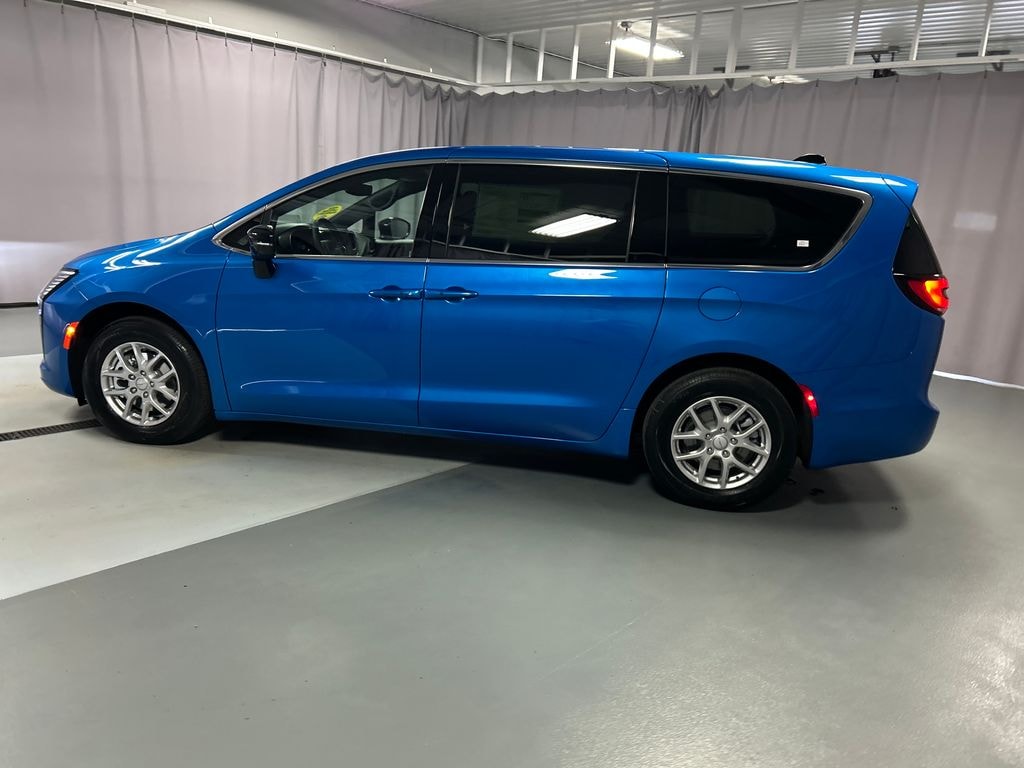 New 2027 Chrysler Pacifica SELECT Passenger Van
