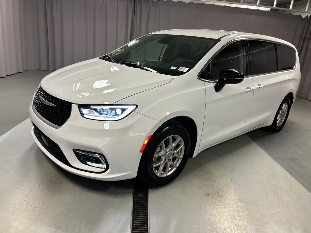 2024 Chrysler Pacifica Touring L photo 2