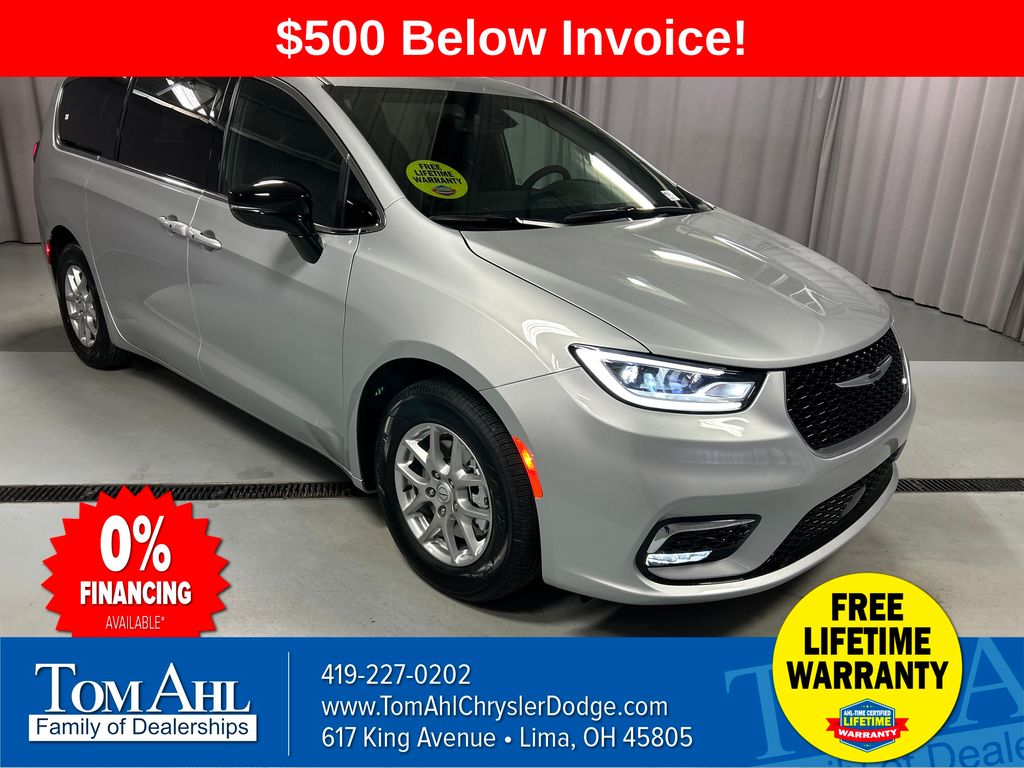 2026 Chrysler Pacifica Passenger Van 