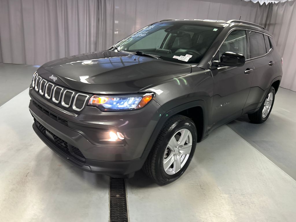 2022 Jeep Compass Latitude photo 3