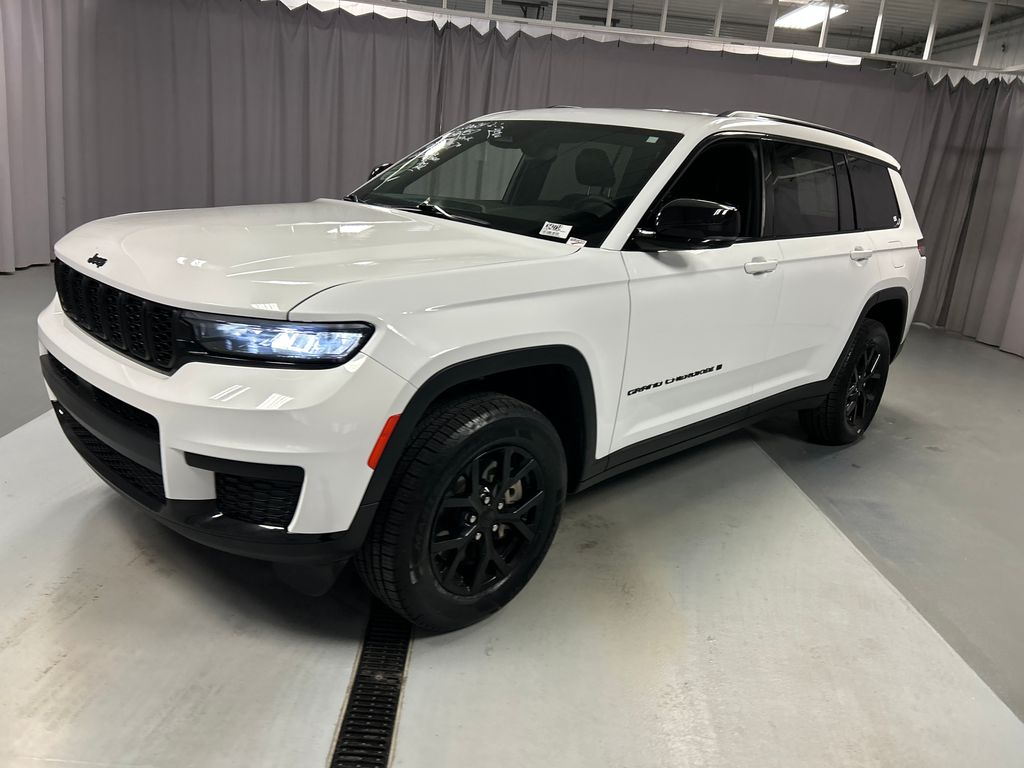 2024 Jeep Grand Cherokee Laredo photo 2
