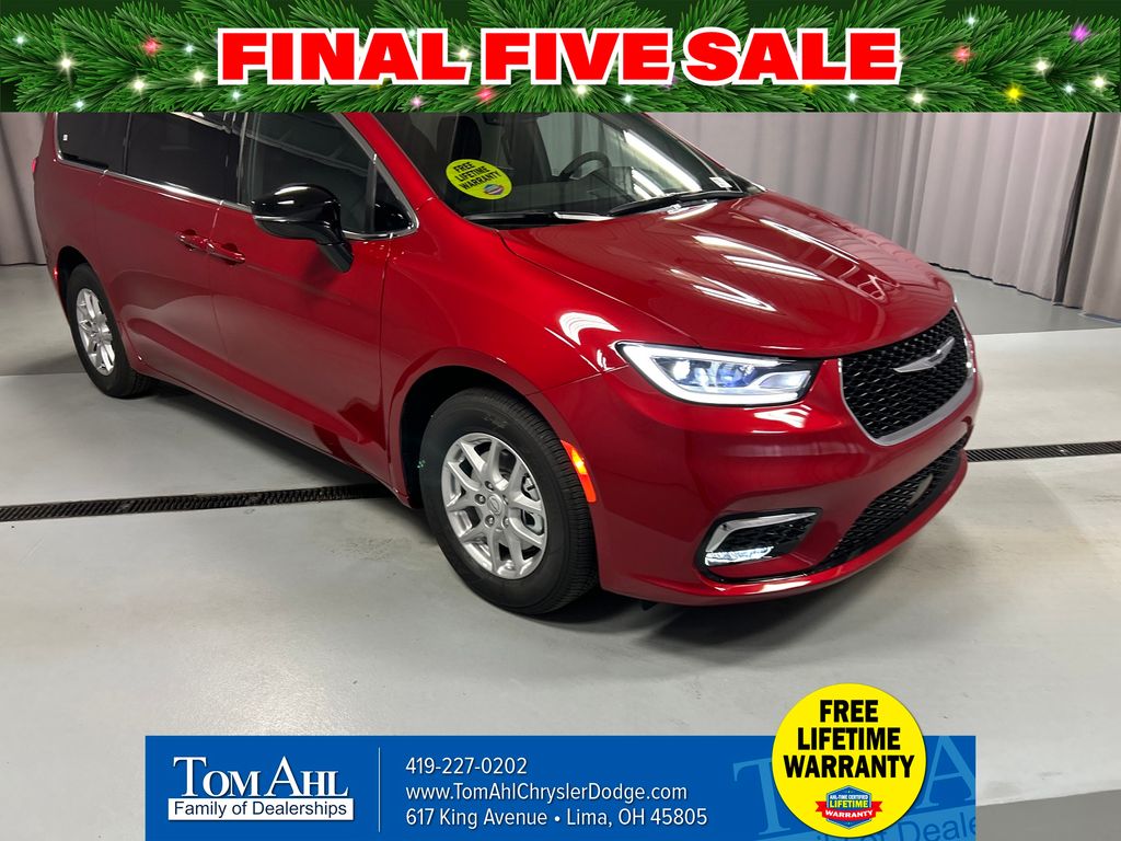 2026 Chrysler Pacifica Select's photo