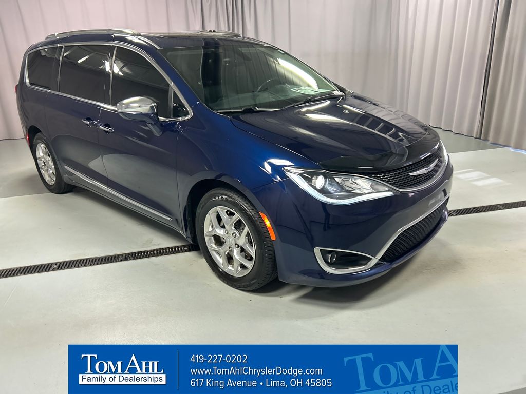 2019 Chrysler Pacifica Limited's photo